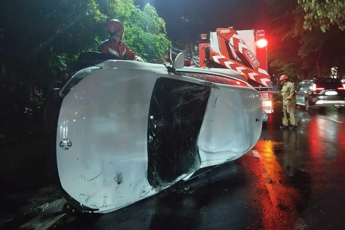 Kecelakaan Mobil di Surabaya, VW Scirocco GTS Terguling Tiga Kali