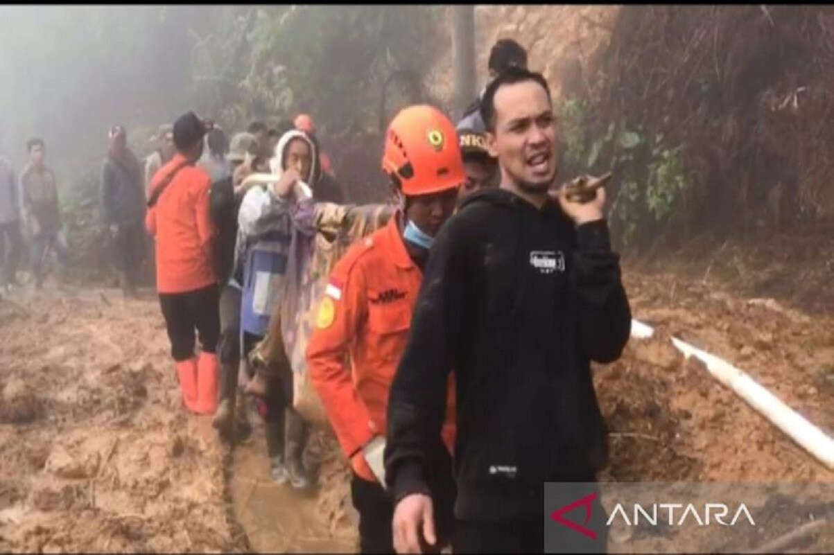 Diterjang Banjir Bandang, 4 Pemancing di Pekalongan Tewas, Belasan Masih Dicari