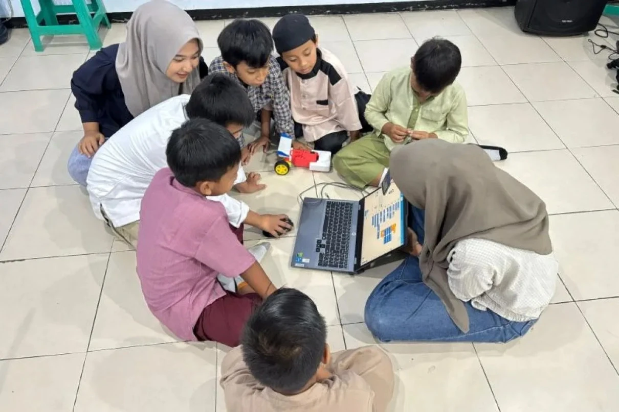 Robot CubeBot Karya Mahasiswa UMM, Solusi Cerdas Kurangi Main HP pada Anak