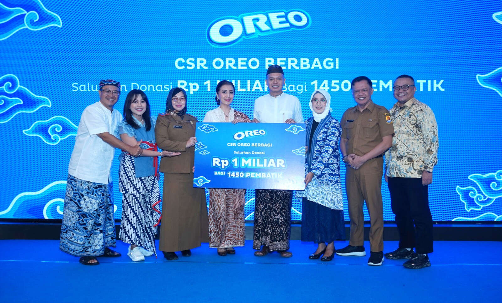 OREO Salurkan Donasi Kepada Ribuan Pengrajin dan Pengusaha Batik Cirebon