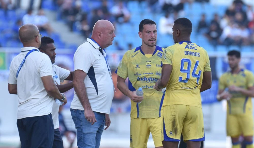 Thom Haye Bermain Penuh Lawan Arema, Pelatih Persib Bojan: Dia Pemain Bagus
