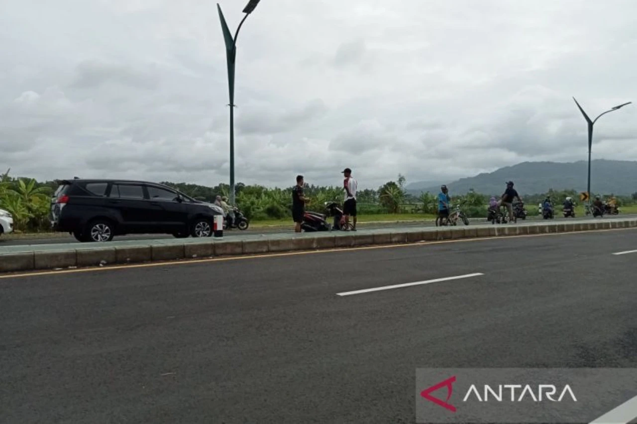 Melintasi JJLS Tak Harus Bayar Retribusi Kawasan Wisata Pantai Selatan