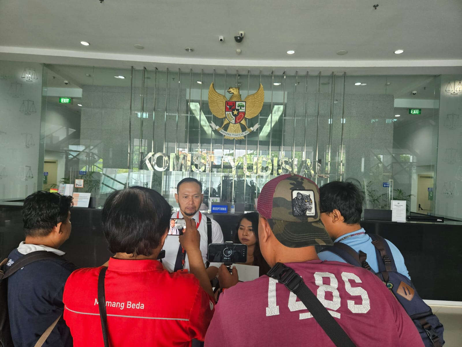 Datangi Komisi Yudisial, Baradatu Laporkan Dugaan Suap Vonis Onslag PN Medan