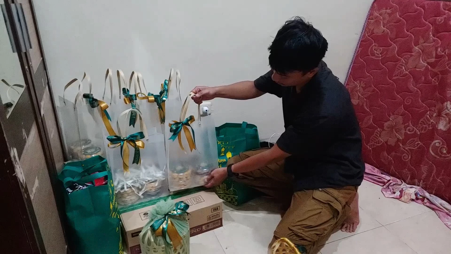 Dapur Mini, Mimpi Besar: Kisah Diki dan 'Hampers' Lebaran