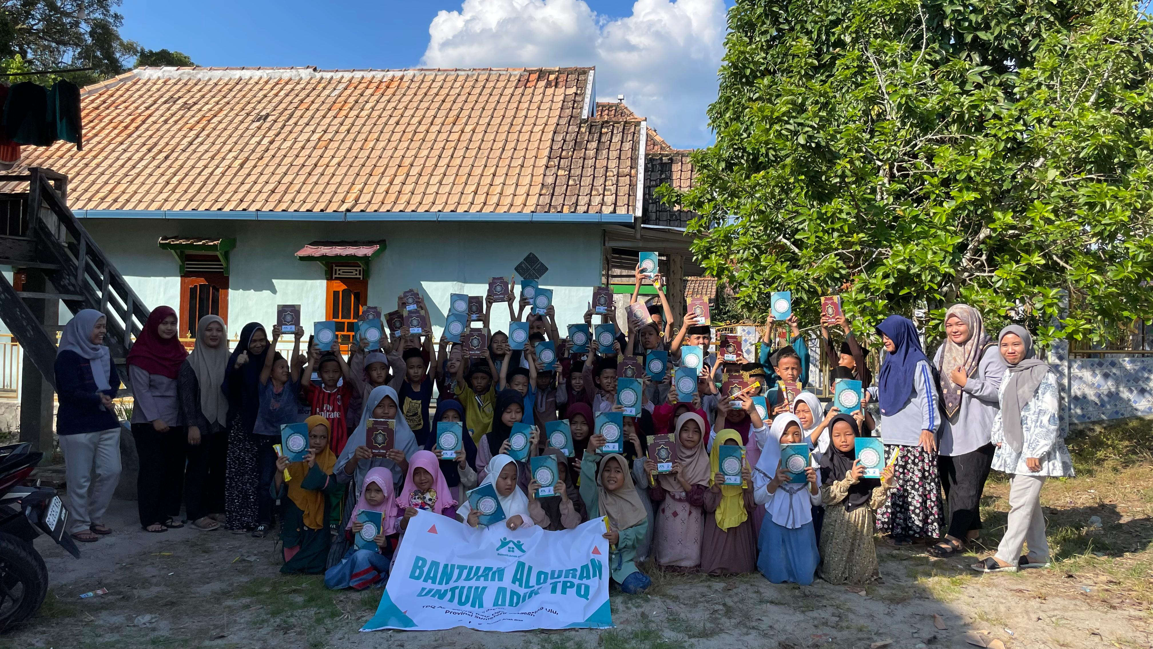 Rumah Anak Bisa Tebar 1.000 Al-Qur'an, Santri di Pelosok Negeri Tersenyum Bahagia