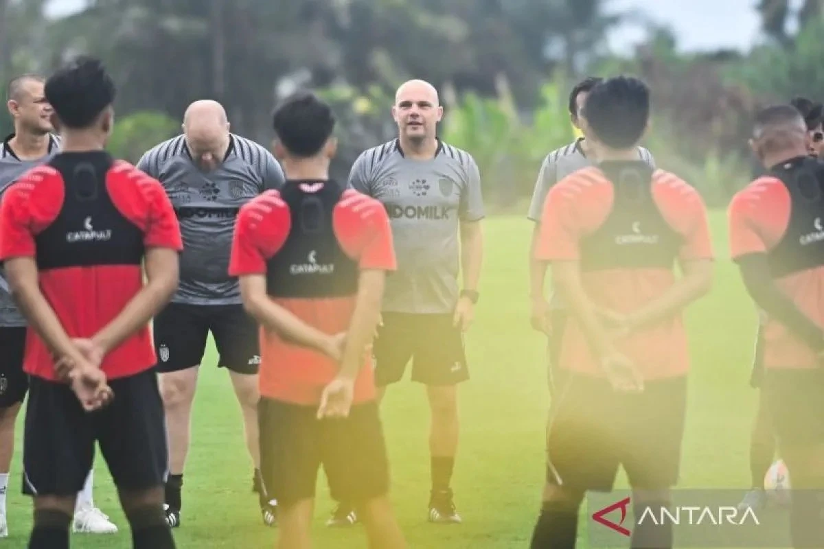 Johnny Jansen Takjub Gairah Sepak Bola Indonesia