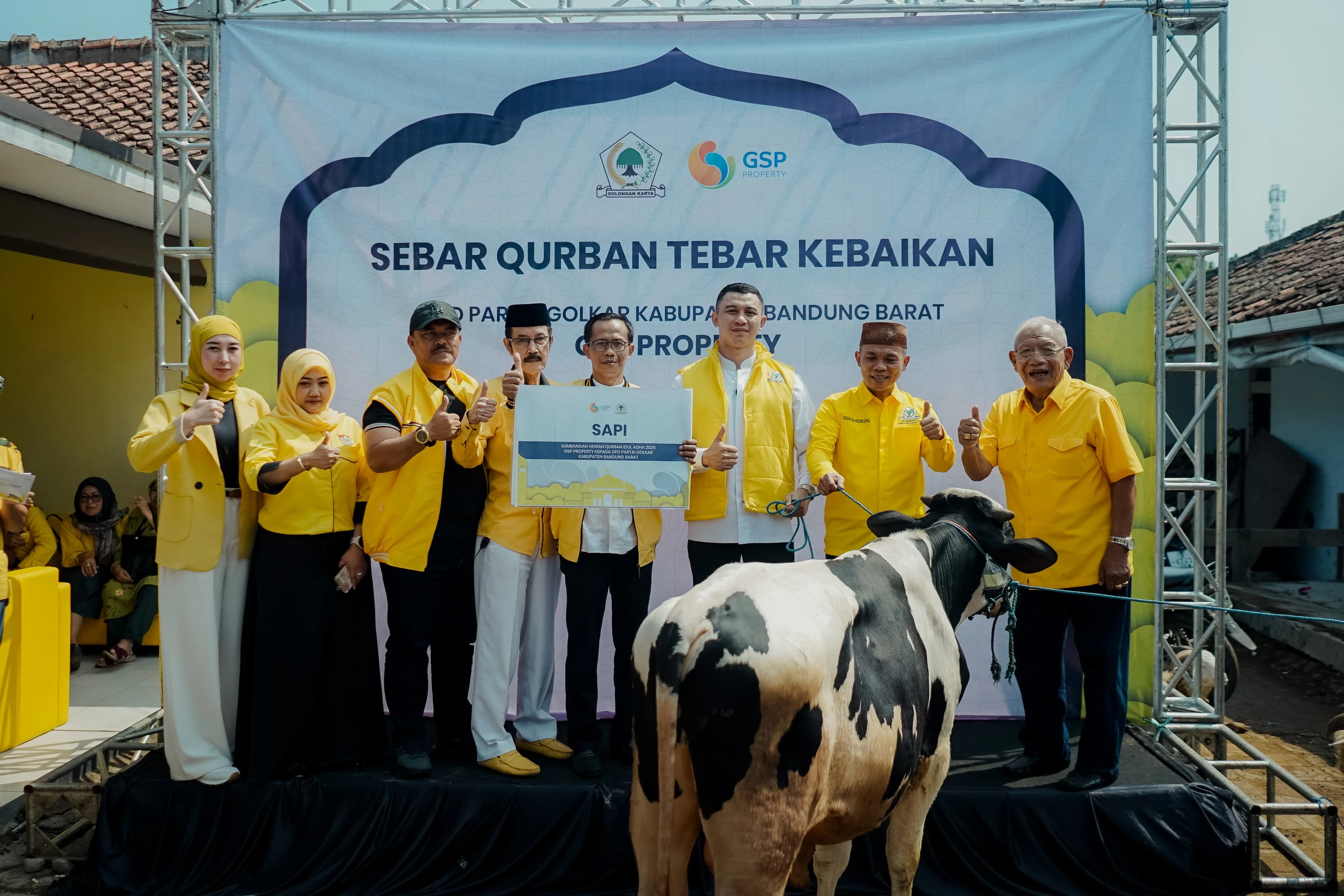 CEO GSP Property Ariansyah Eka Saputra Salurkan Puluhan Hewan Kurban di KBB via Golkar