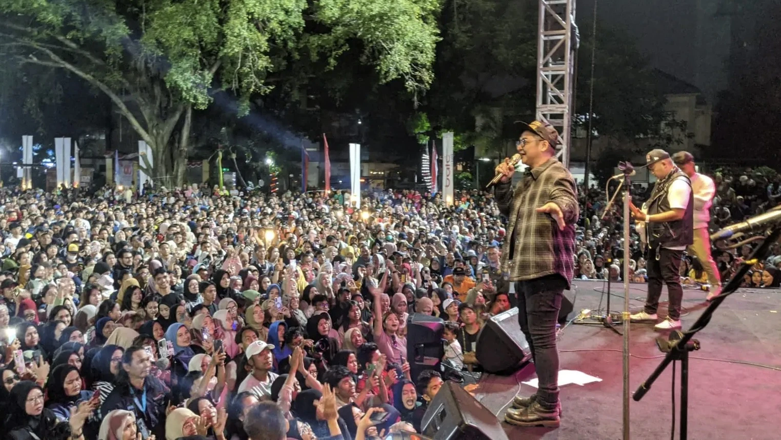 Pasha Ungu Tampil Memukau di Hadapan Ribuan Warga pada Puncak HUT ke-80 RI Depok