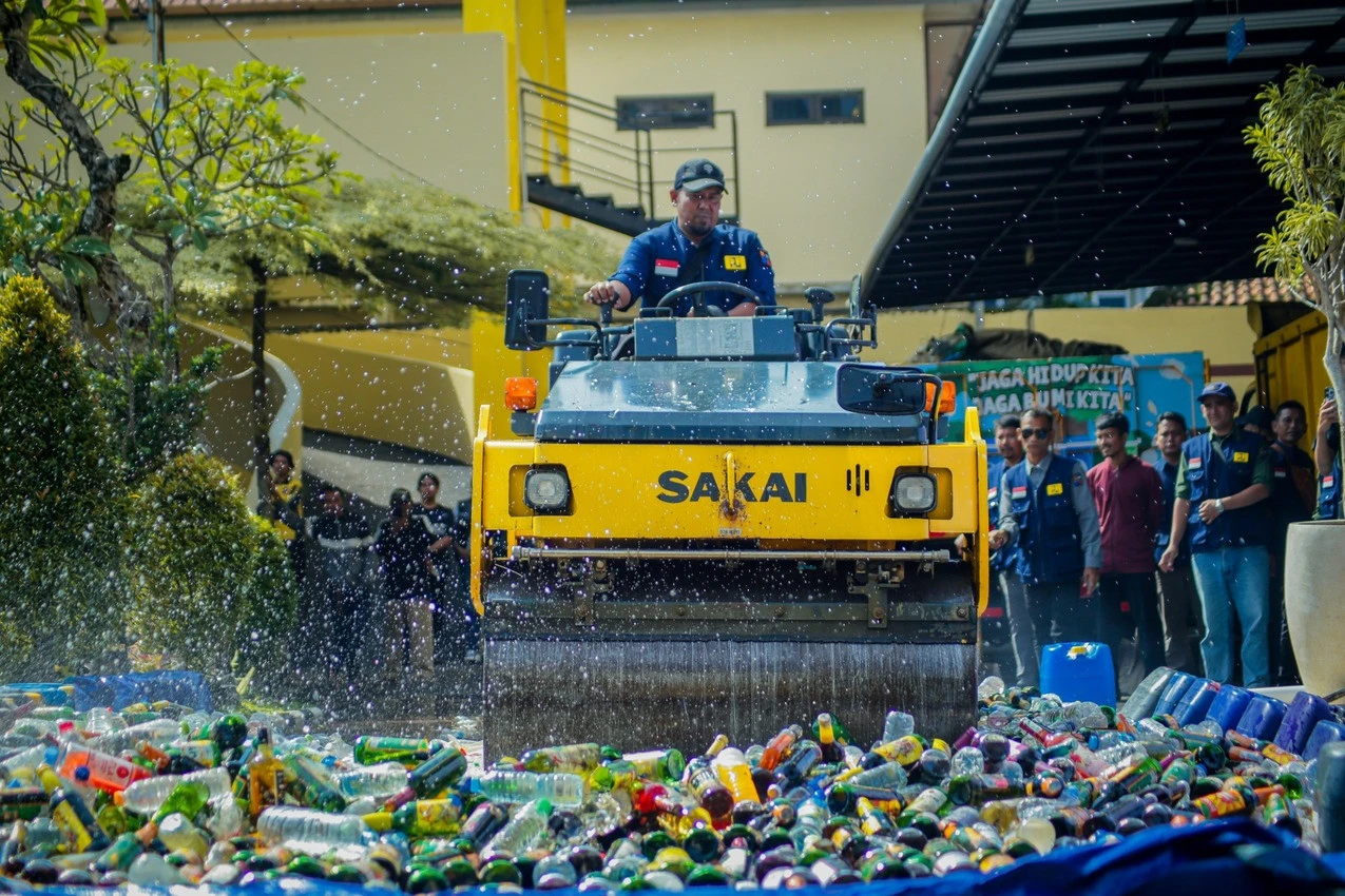 17.109 Botol Miras Dimusnahkan Forkopimda Kota Bogor