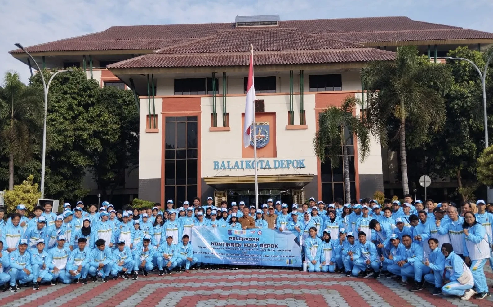 Supian Suri Lepas Ratusan Atlet Depok ke Popda-Peparda Jabar 2025