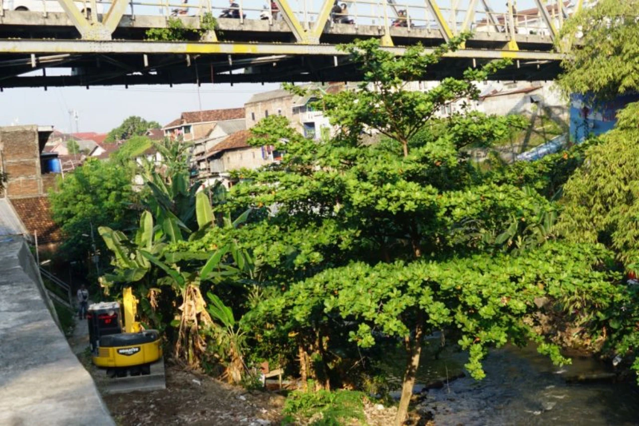 Turunkan Alat Berat, Pemkot Yogyakarta Normalisasi Sungai Code