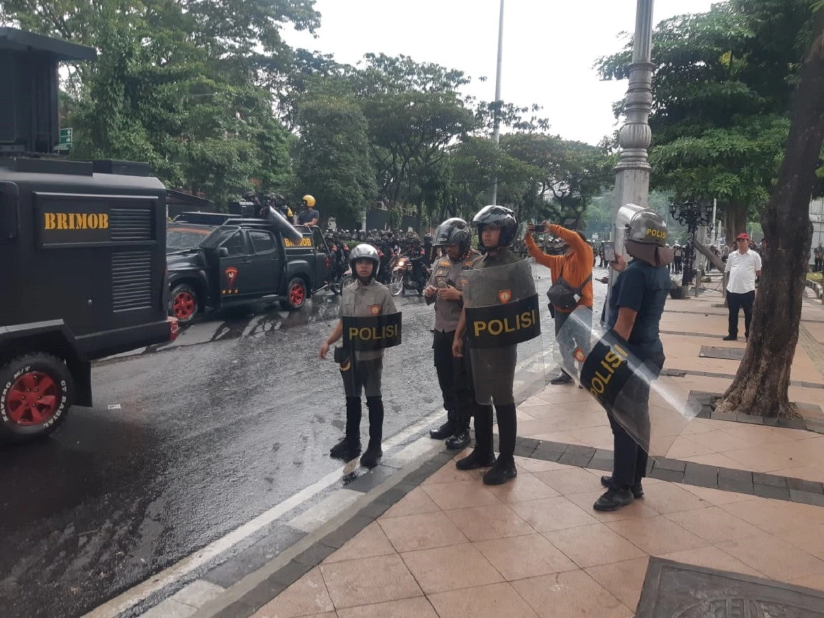 Polisi Klaim Ringkus 39 Anggota Anarko yang Menyerang Mapolda Jateng pada Minggu Dini Hari