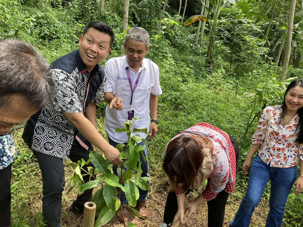 Wujudkan Semarang Hijau, SCU Bersama Djarum Foundation & Padma Run Tanam 150 Pohon