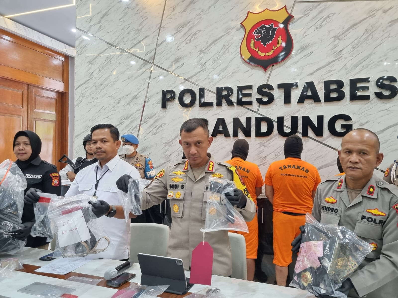 Mengaku Anggota BIN, 4 Perampok Sekap ART dan Anak di Bandung