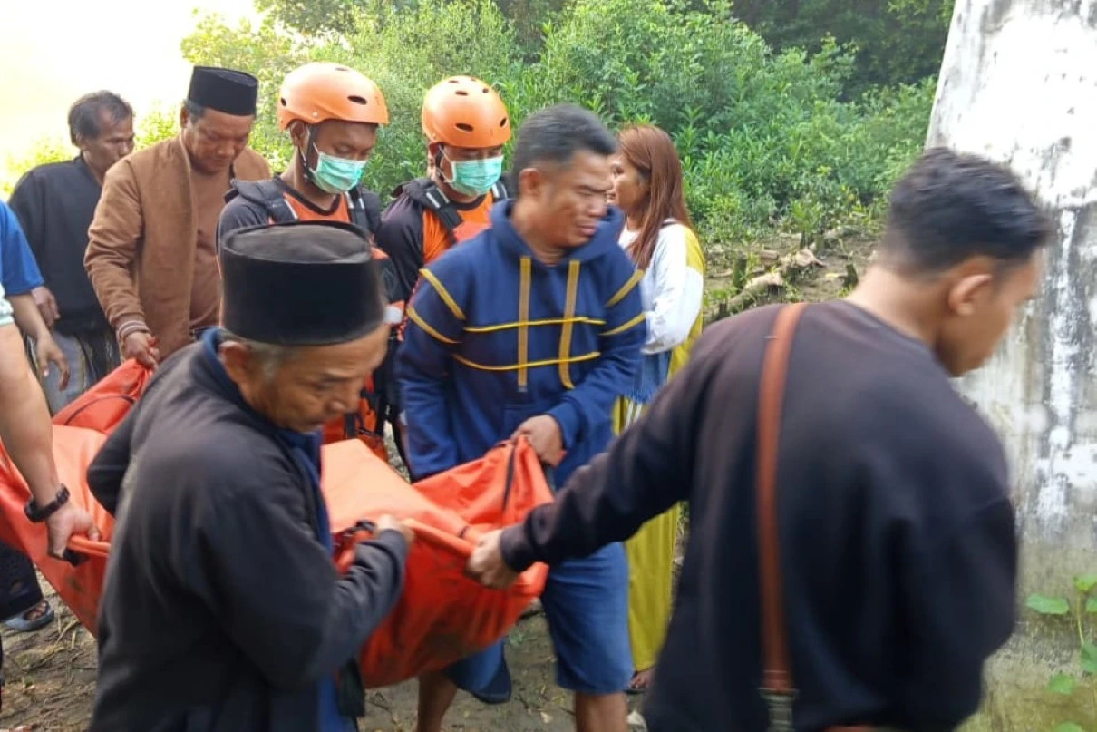 Pemancing yang Tenggelam di Kali Lamong Ditemukan Meninggal