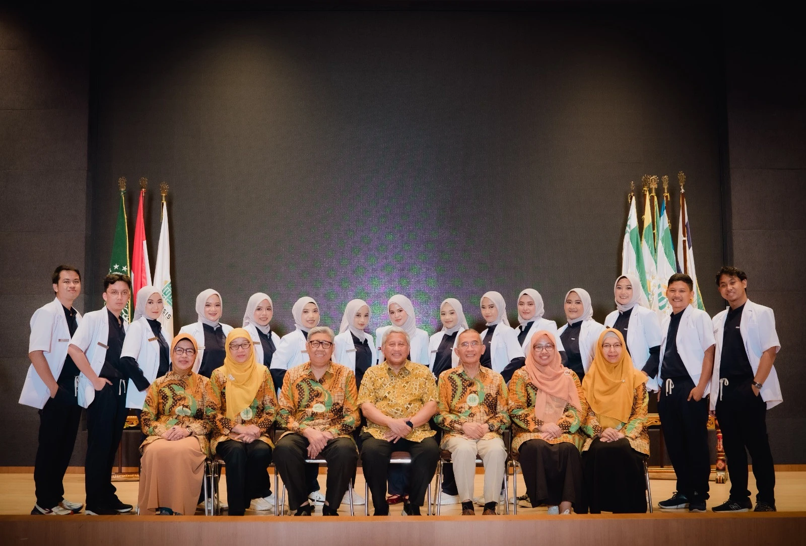 Unusa Lantik 16 Dokter Baru, Siapkan Program Spesialis & Magister Biomedik