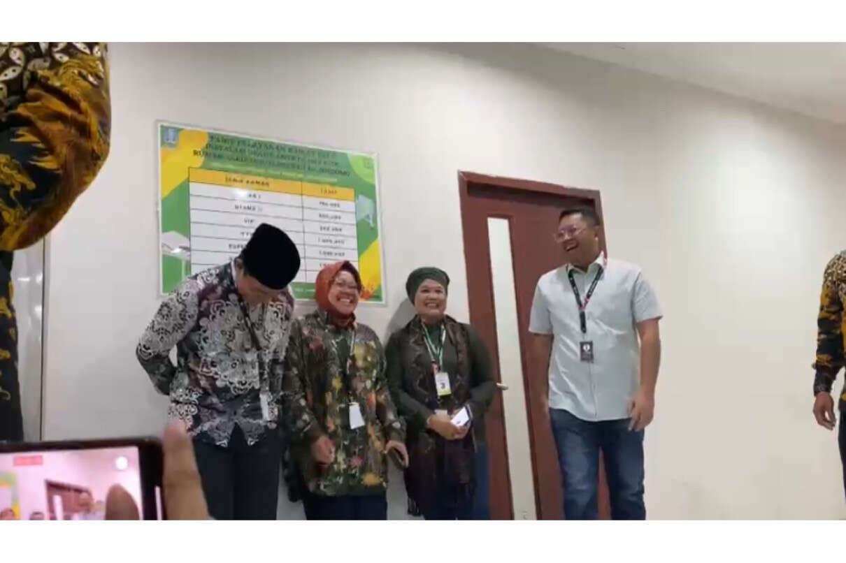 Jalani Tes Kesehatan Bersama, Luluk-Lukman & Risma-Gus Hans Tampak Akrab Guyon Bareng