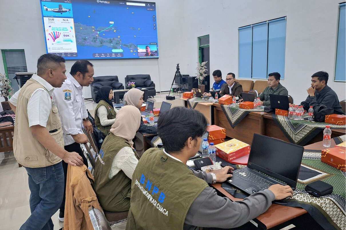 Kurangi Dampak Hidrometeorologi, BPBD & BMKG Lakukan OMC di Perairan Madura