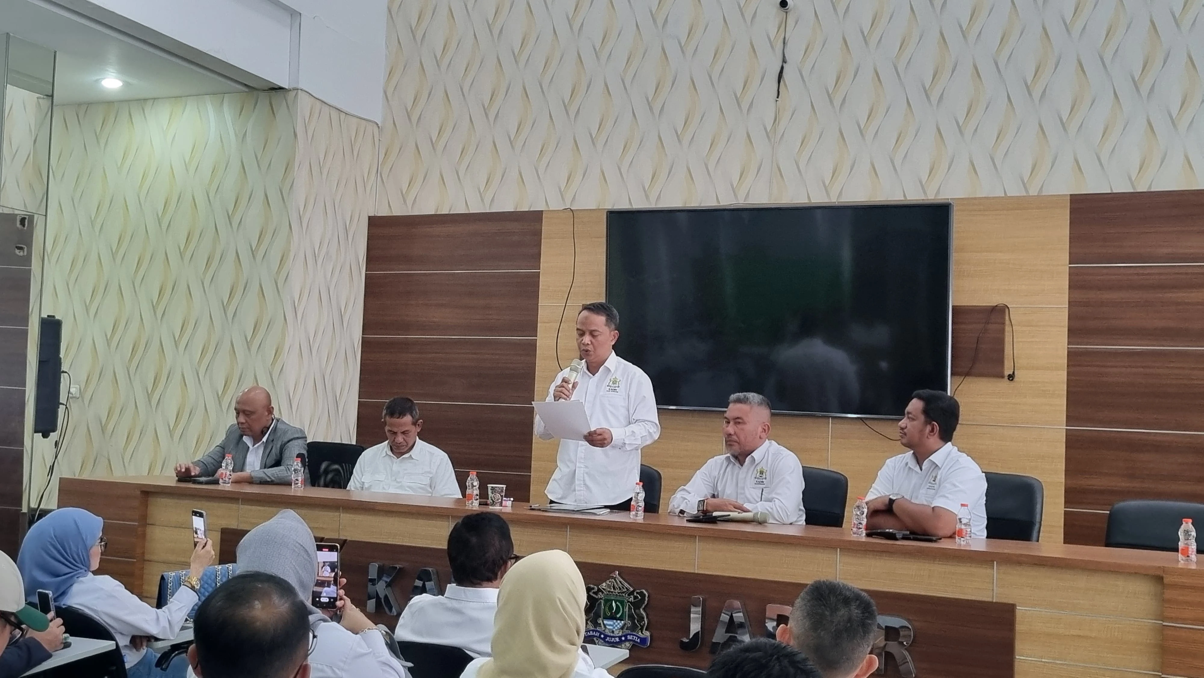 Pengurus Kadin Jabar Desak Pencopotan Agung Suryamal dari Ketum Caretaker