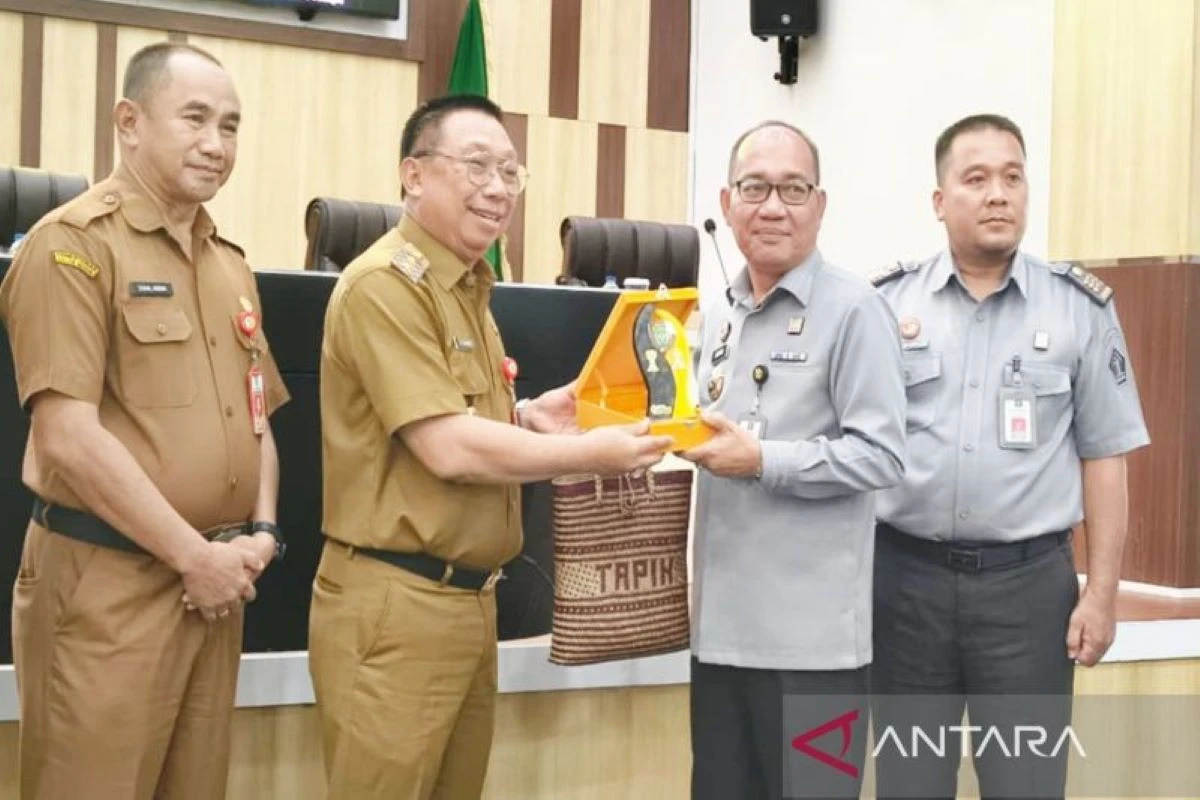 Kanwil Kemenkum Kalsel dan Pemkab Tapin Bangun 126 Posbankum