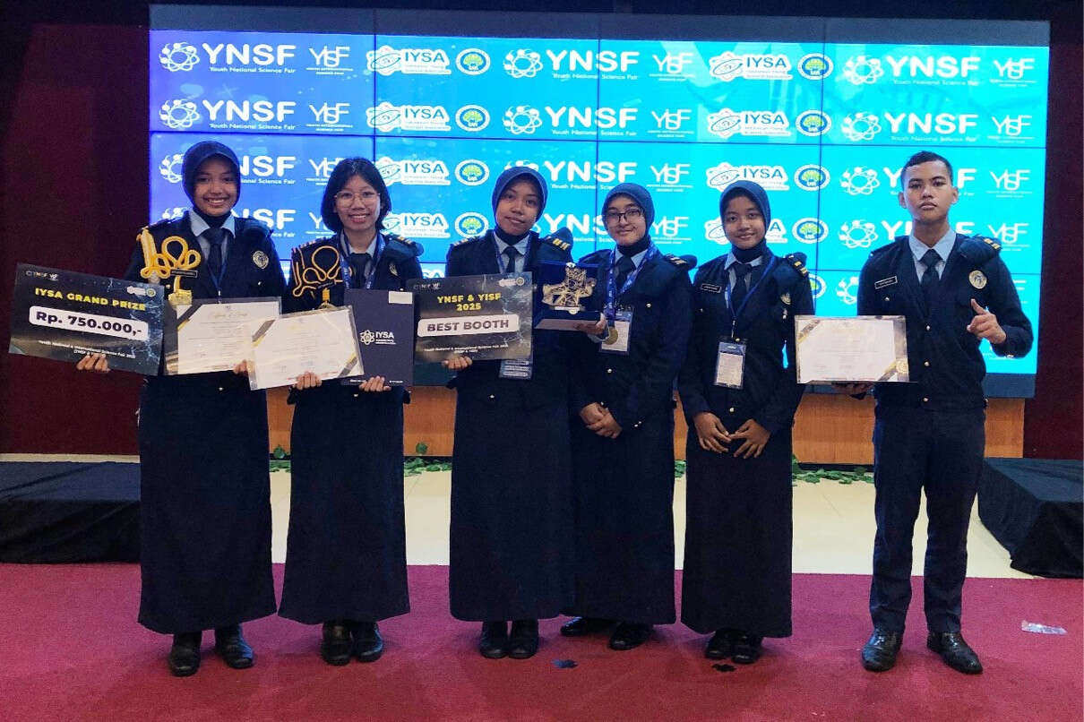 Siswa SMAN 3 Taruna Angkasa Madiun Raih Medali Emas di YISF 2025