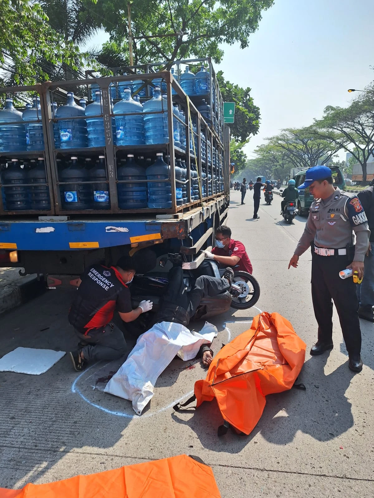 Pemotor Asal Sumedang Tewas Setelah Tabrak Truk yang Sedang Parkir di Bahu Jalan 