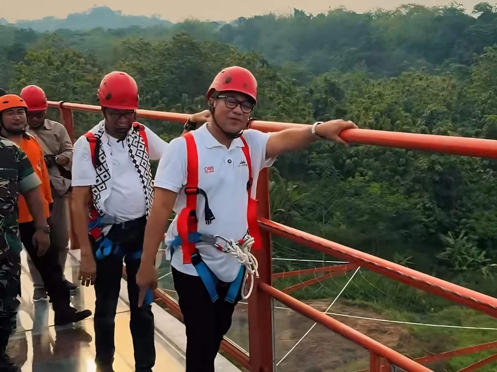 Semarang Punya Wisata Baru, Jembatan Kaca Tinjomoyo Buka untuk Umum