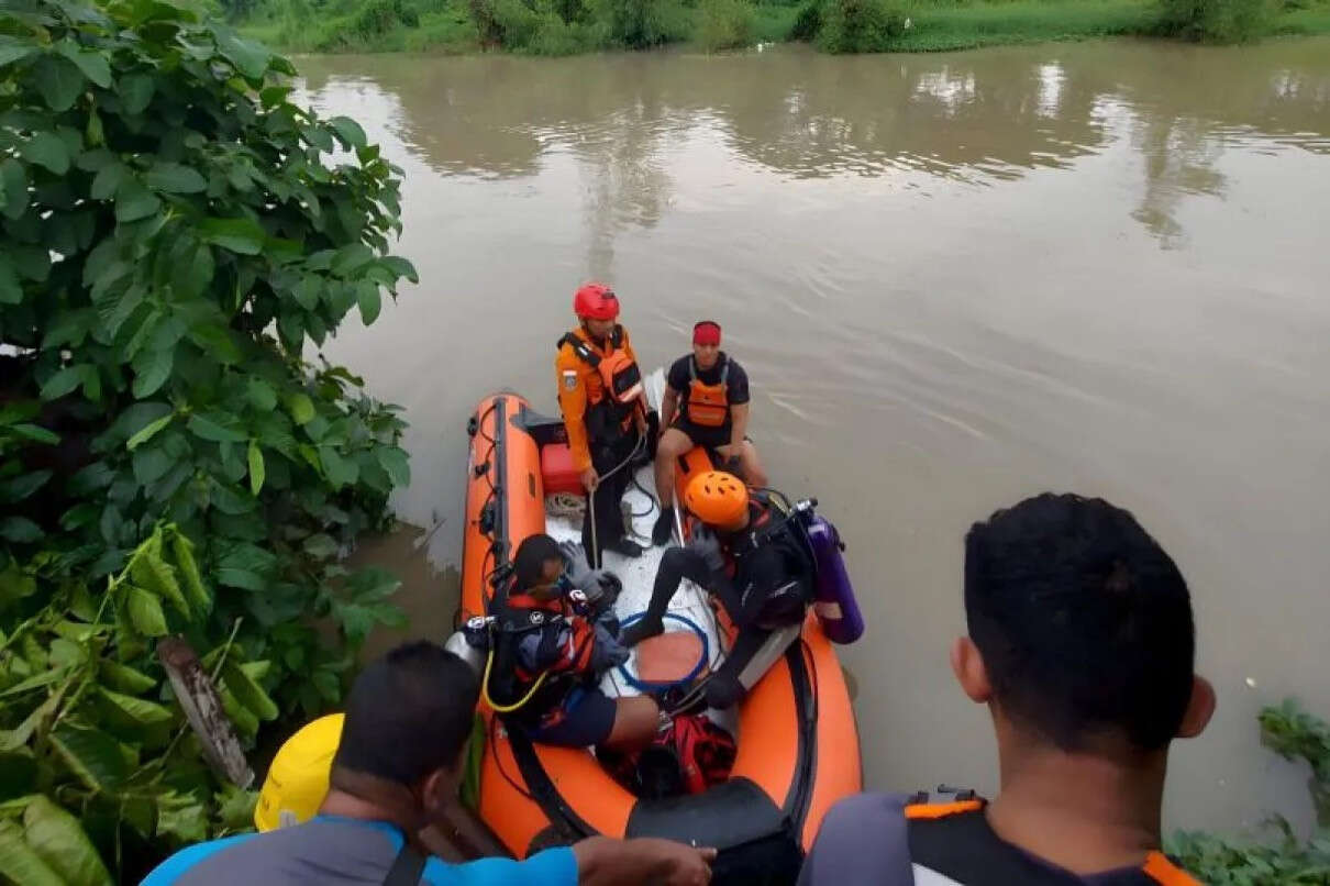 Remaja Perempuan di Surabaya Dilaporkan Hilang Tercebur di Sungai Belakang Rumah