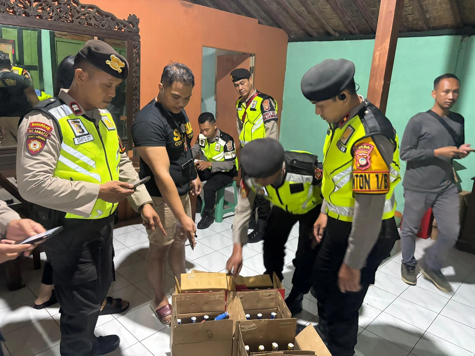 Warga Melapor, Polisi Sita Puluhan Botol Miras di Kota Jogja
