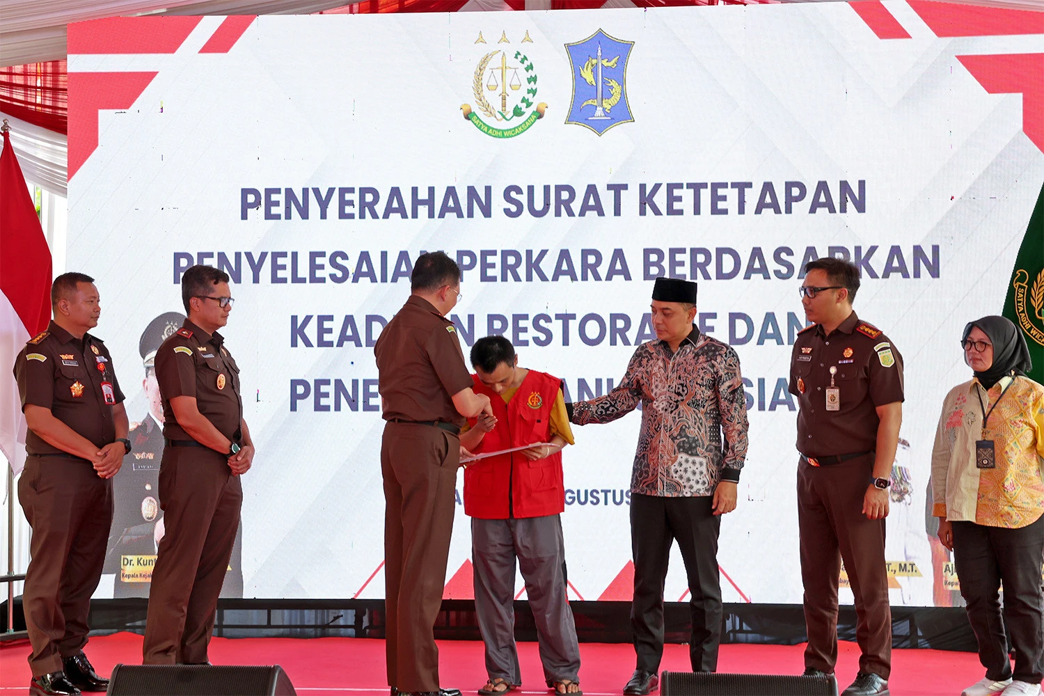 Kejari & Pemkot Surabaya Beri Restorative Justice 11 Pelaku Tindak Pidana