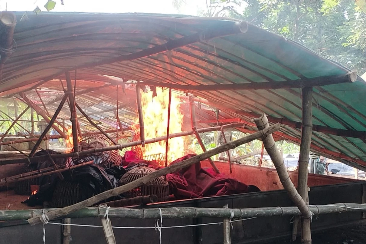 Berantas Judi, Polres Mojokerto Robohkan & Bakar 2 Arena Sabung Ayam