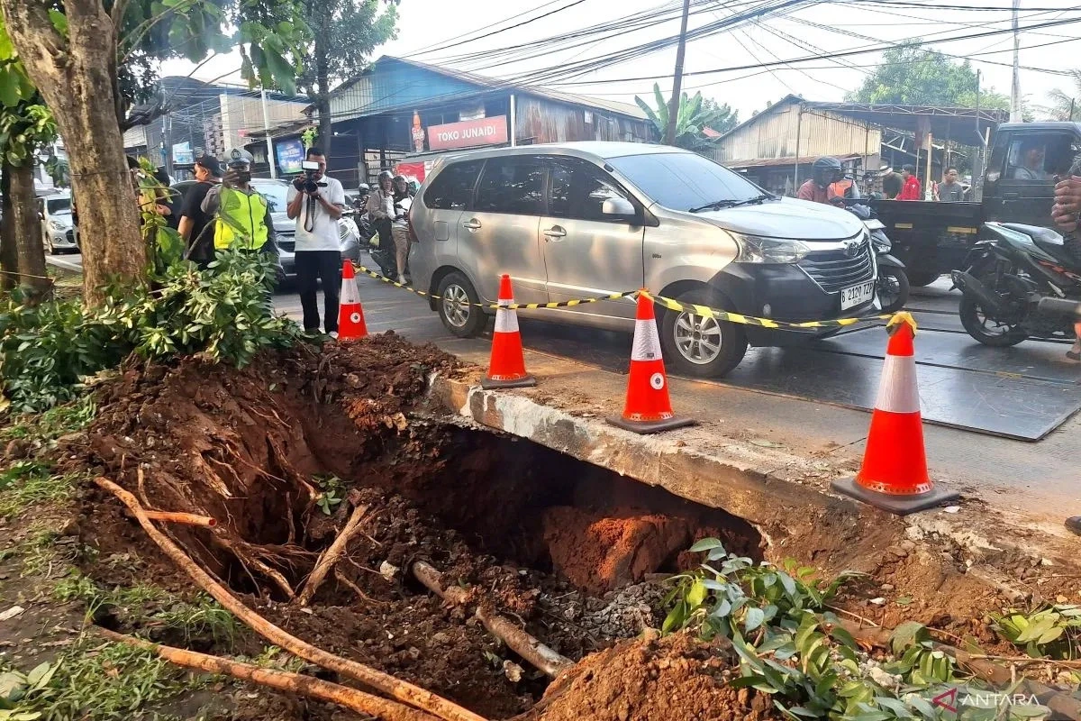 Pemkot Jaksel Targetkan Perbaikan Jalan Amblas Lenteng Agung Rampung 2 Minggu