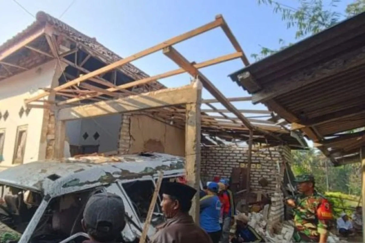 Polda Jatim Bawa Tim Jihandak dan Labfor Selidiki Ledakan di Sumenep