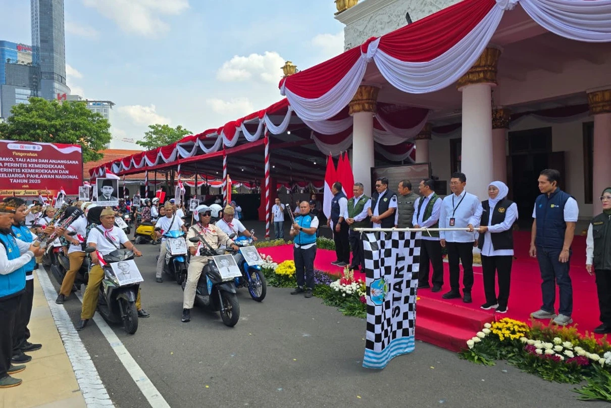 Khofifah Lepas Tim Sukarelawan Bawa Tali Asih untuk Keluarga Pahlawan