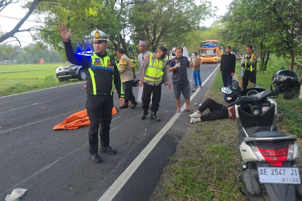 Pejalan Kaki Lansia Tewas dalam Kecelakaan Beruntun 3 Kendaraan di Magetan