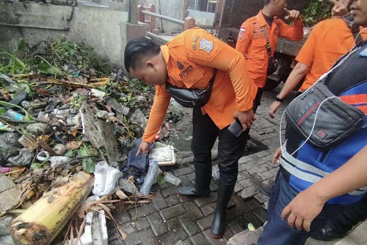 Jasad Bayi Laki-laki Terbungkus Tas Ditemukan di Rumah Pompa Medokan