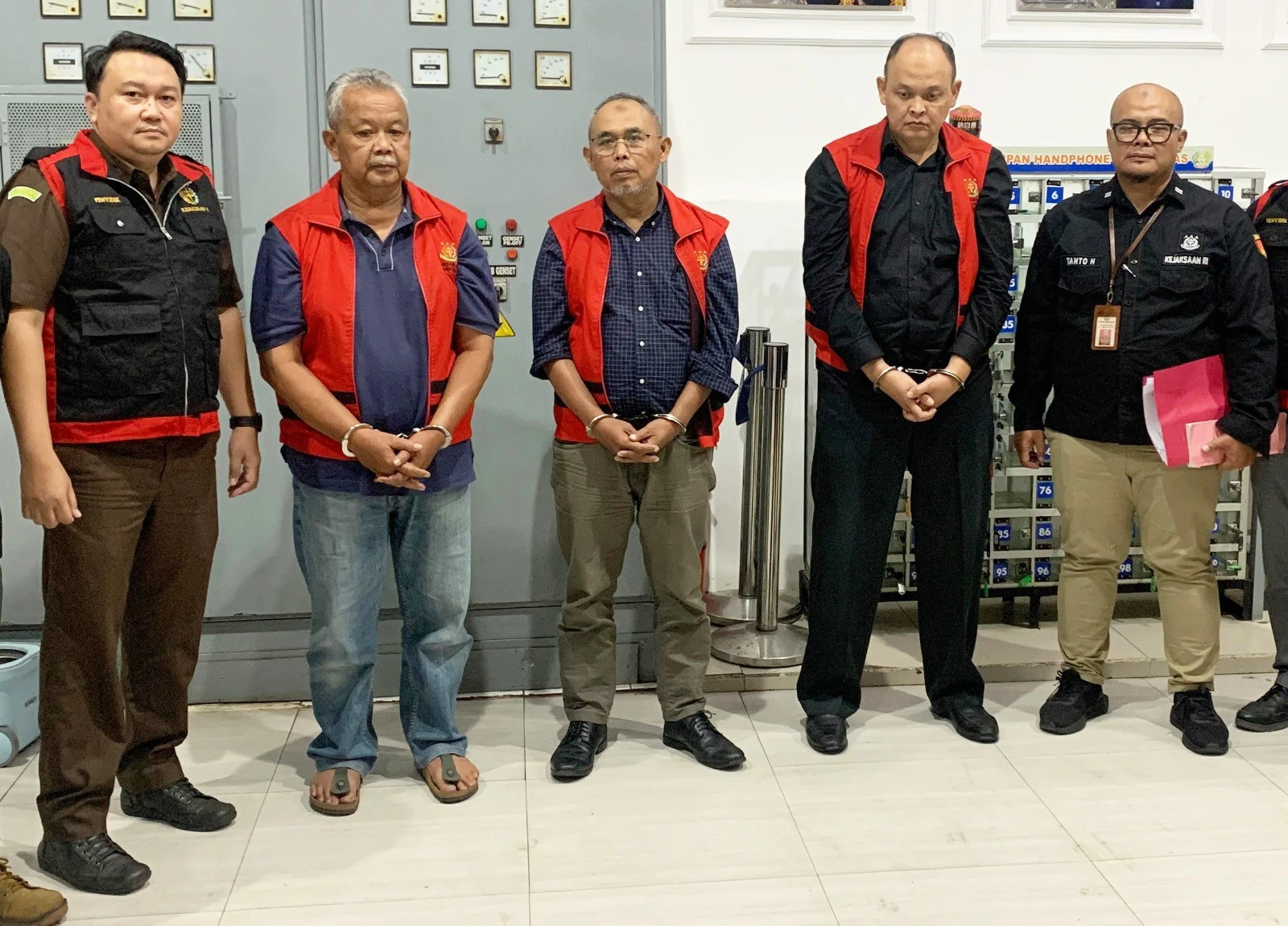 Kejati Jabar Tahan Kadispora Bandung Eddy Marwoto Dalam Kasus Korupsi Dana Hibah Pramuka
