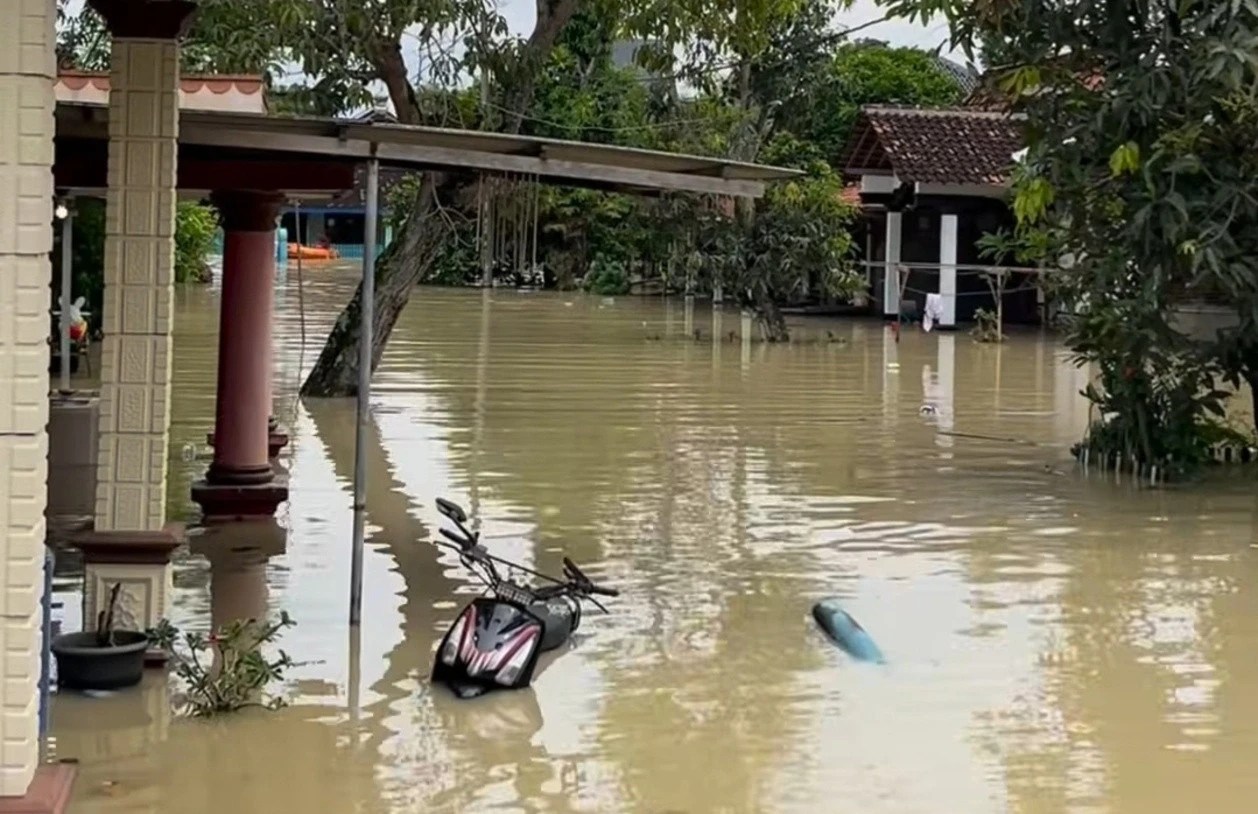 Banjir Terjang Grobogan Tengah Malam, Ratusan Warga Terpaksa Mengungsi