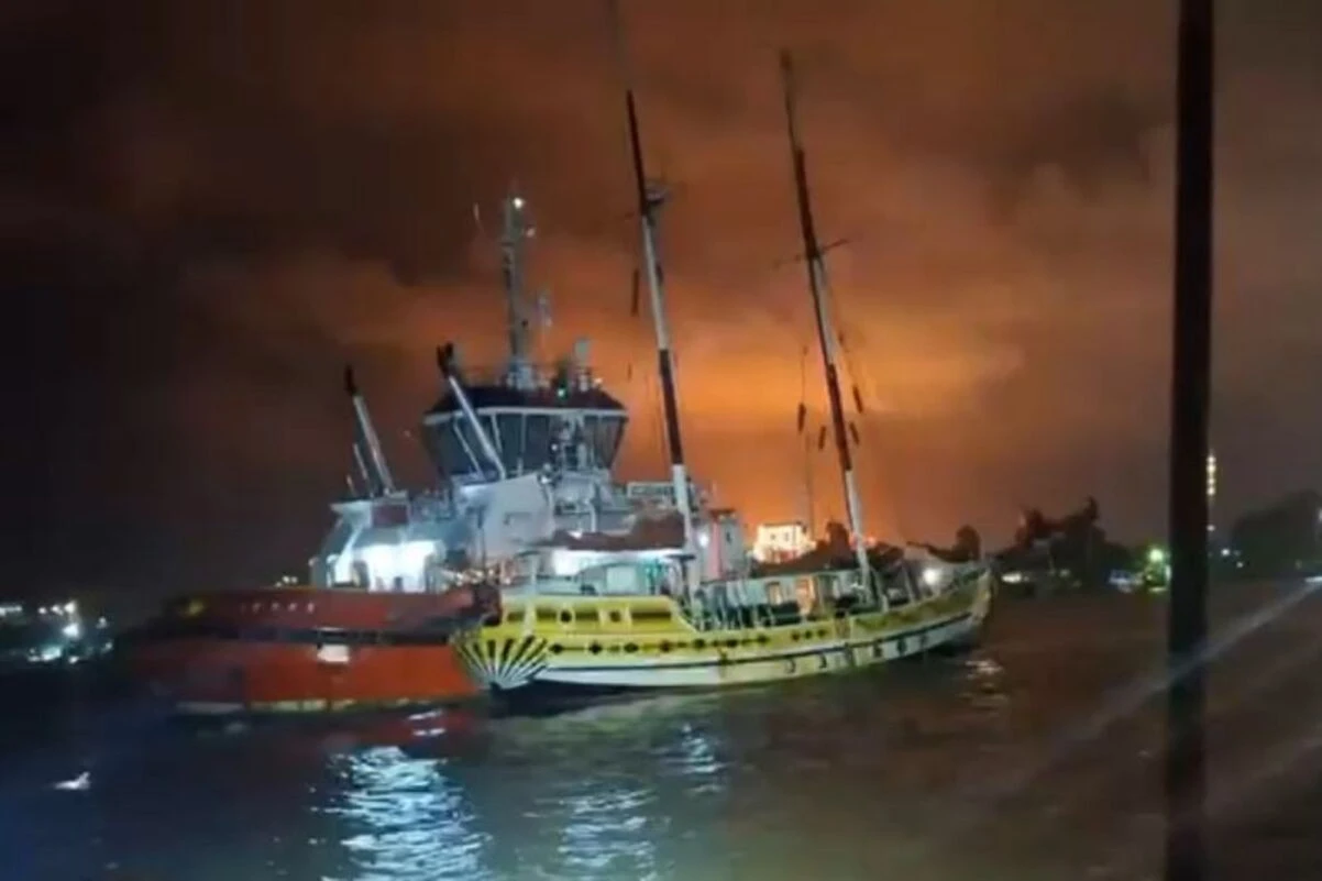 Kapal Arka Kinari Mogok di Dekat Nusakambangan, 4 WNA Dievakuasi Tim SAR