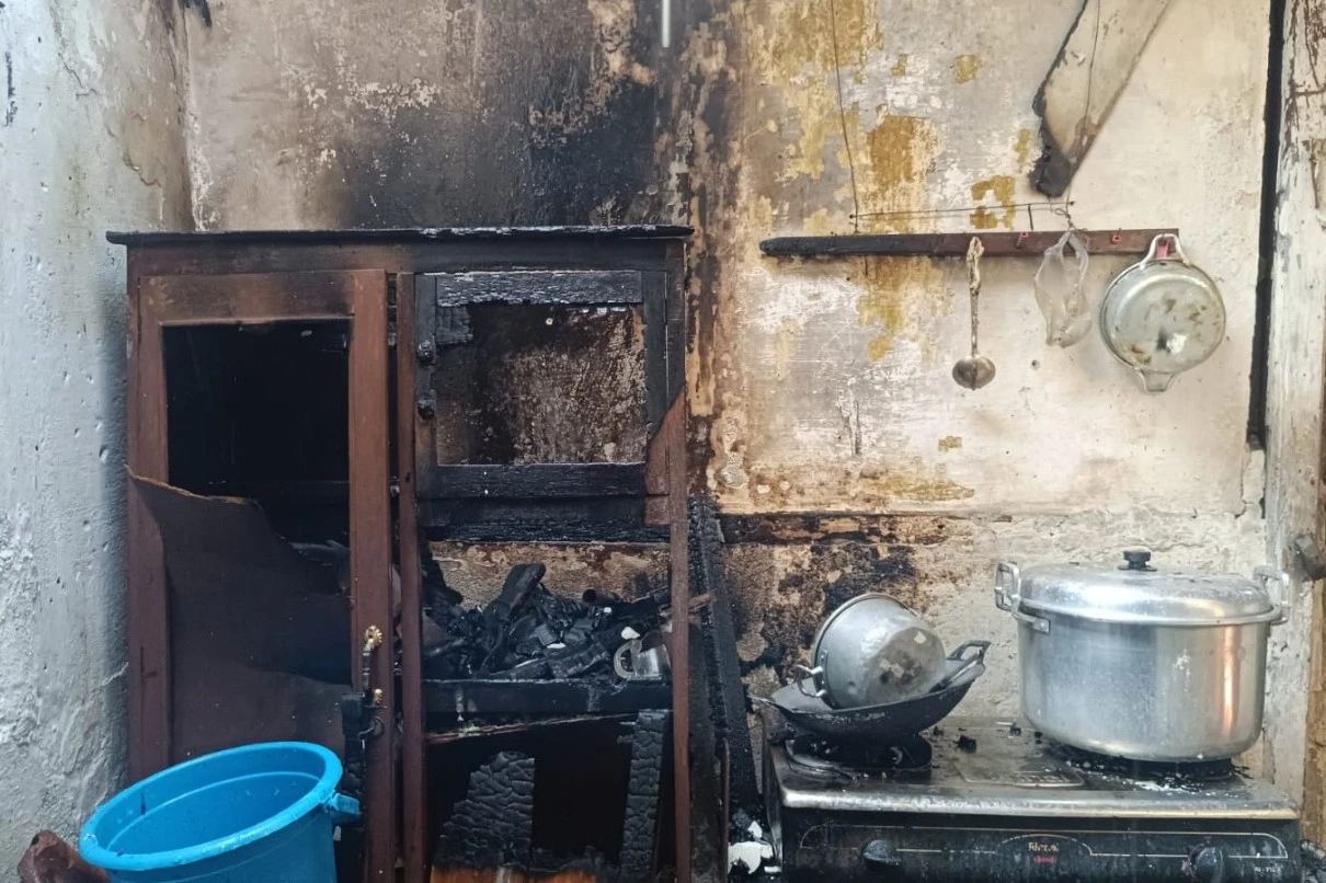 Lupa Mematikan Kompor, Rumah di Pabean Cantikan Surabaya Kebakaran
