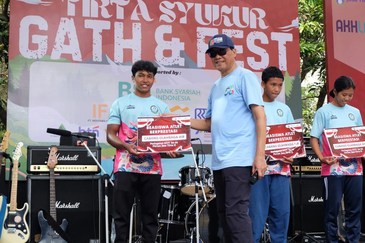 Jasa Tirta II Serahkan Beasiswa Atlet Berprestasi, Dukung Pendidikan Generasi Muda