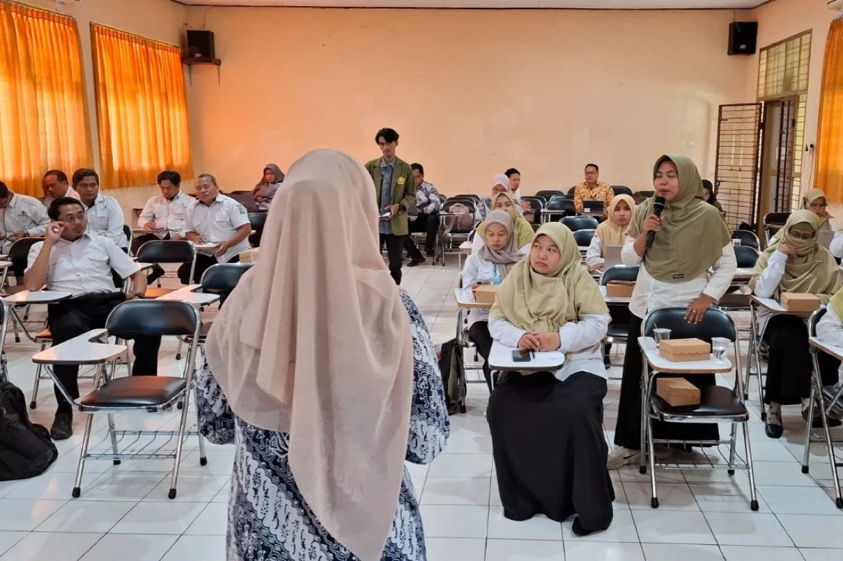 Guru SMKN 1 Kraksaan Dapat Pelatihan Moodle Tuk Tingkatkan Motivasi Siswa