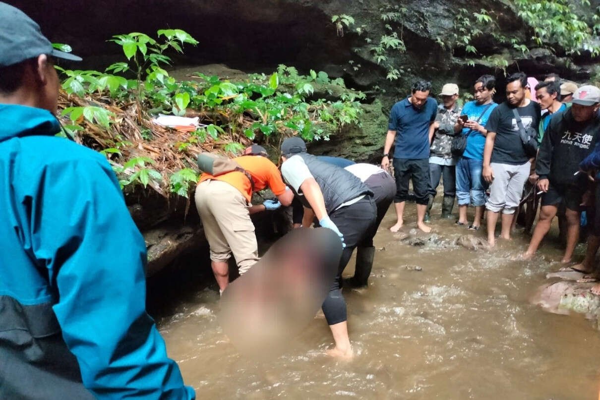 2 Pemuda Ditemukan Tewas di Aliran Sungai Malang Seusai Mobil Tabrak Pembatas Jalan