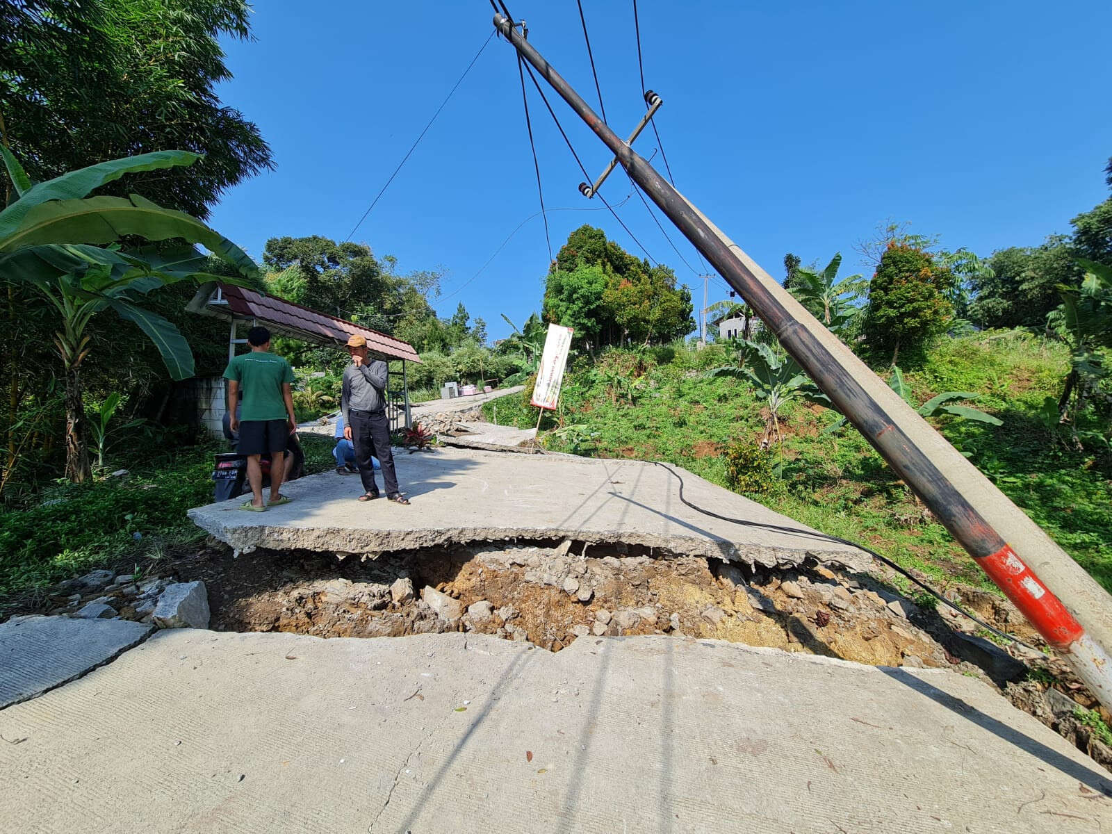 Belasan Rumah Warga Rusak Akibat Pergeseran Tanah di Bojongkoneng Bogor