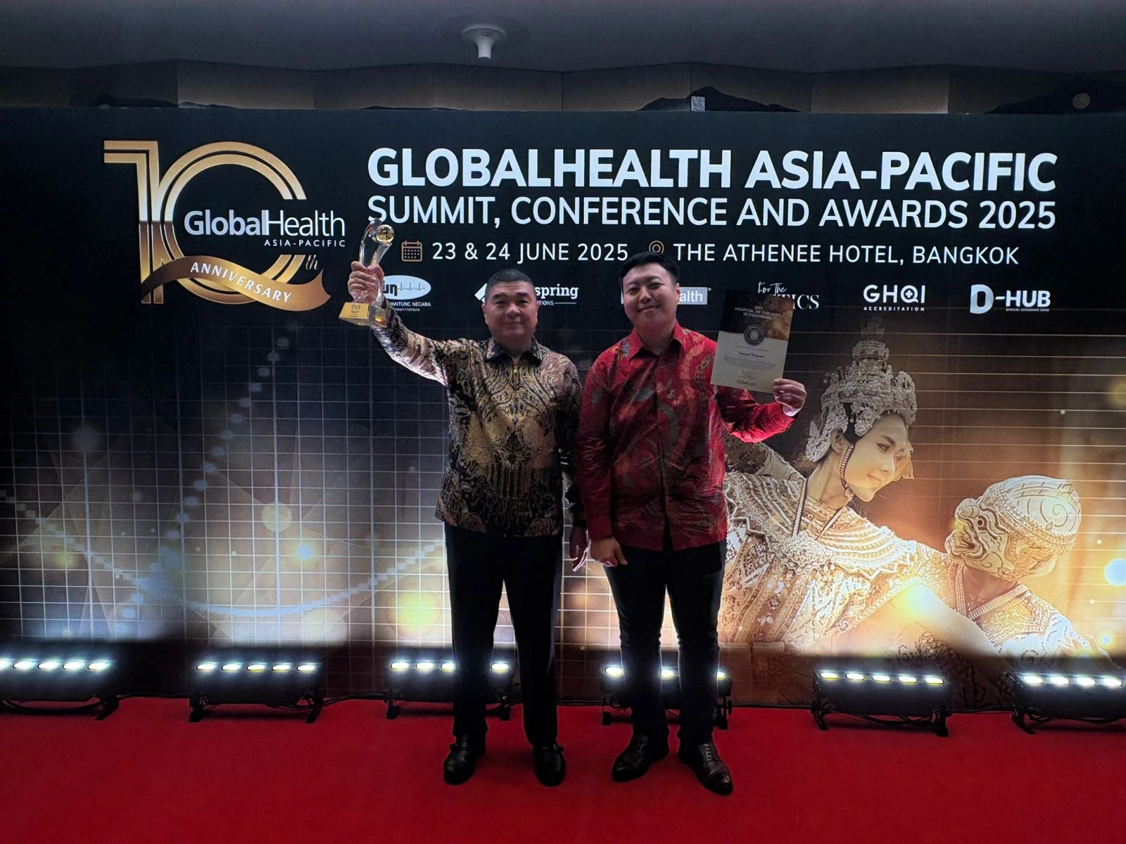 National Hospital Terima Penghargaan Hospital of The Year di Tingkat Asia Pacific