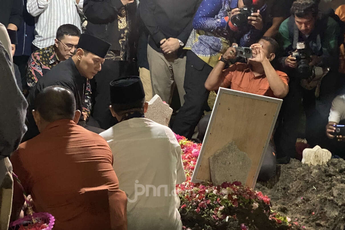 Prabowo Pajang Foto Renville Antonio di Silaturahmi KIM, Sebut Sosok yang Gagah