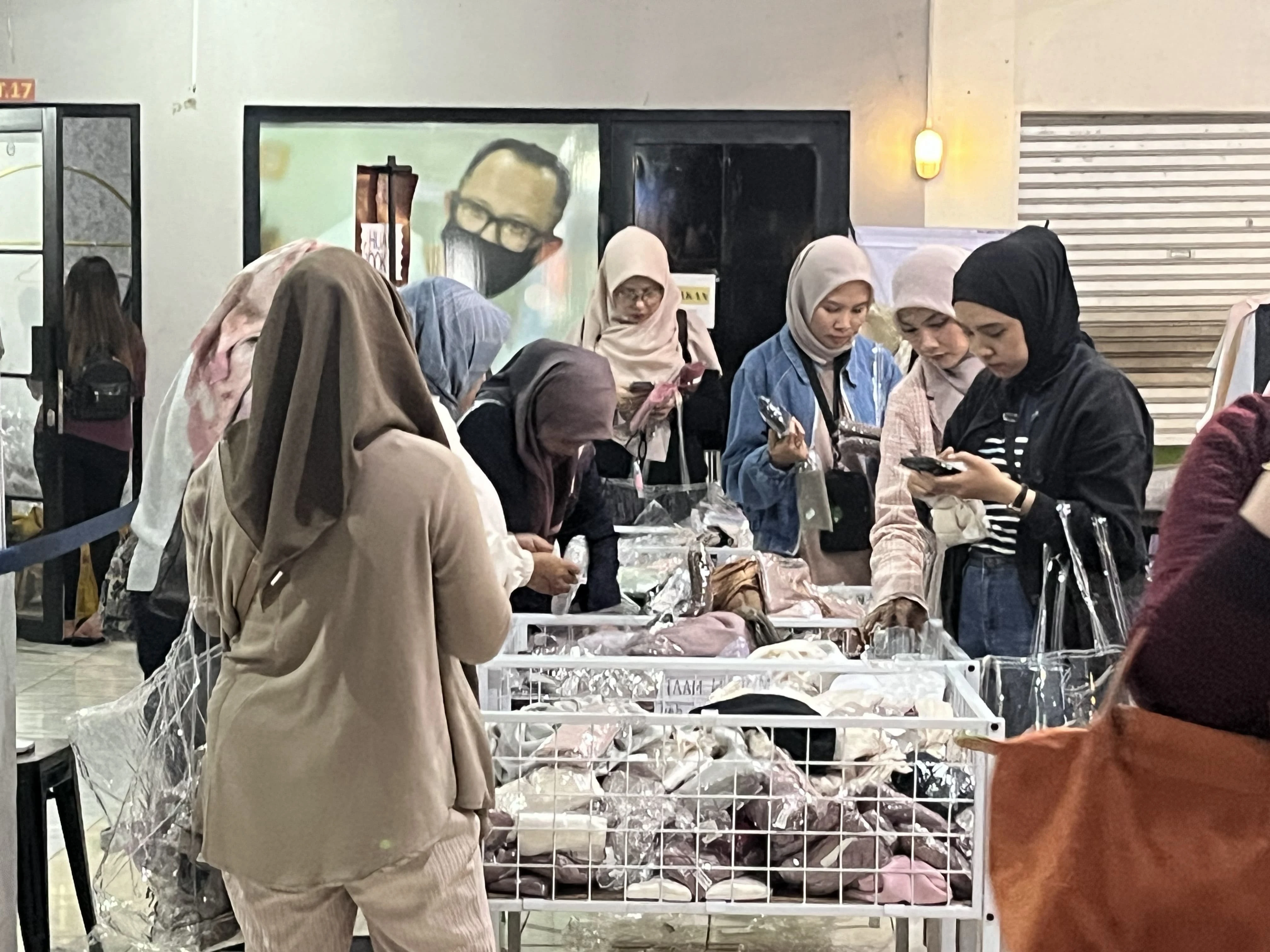 Musim Haji, Permintaan Abaya di Lozy Hijab Meningkat Drastis