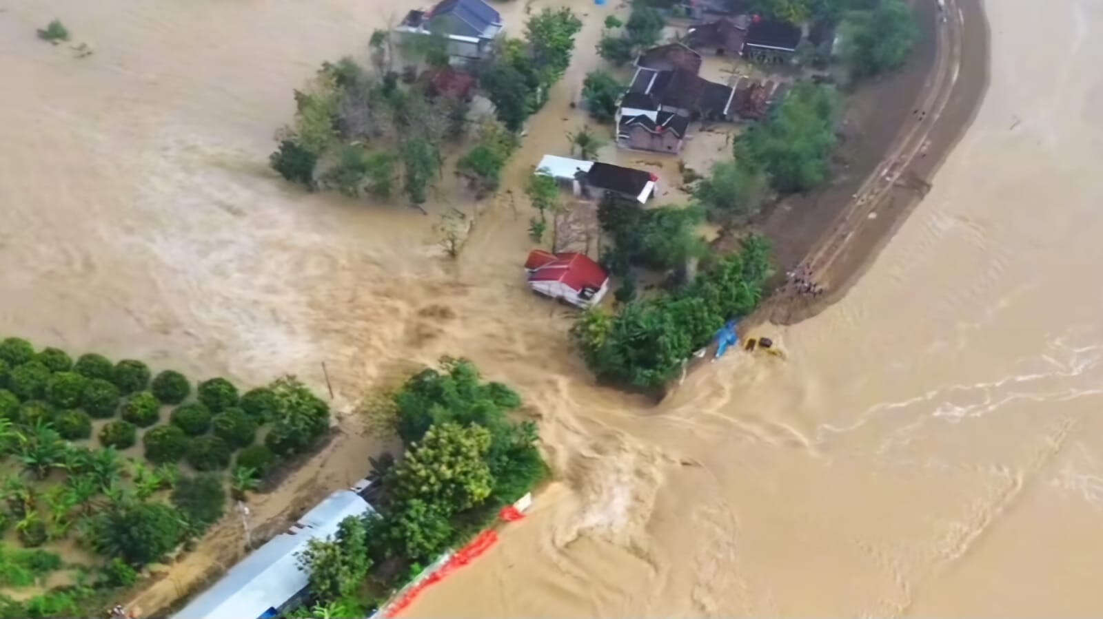 Tanggul Sungai Tuntang Jebol Lagi, Banjir Rendam Desa Baturagung Grobogan