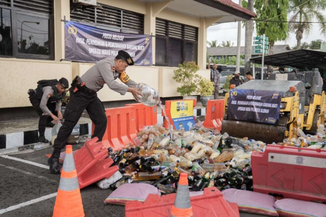 Dalam 4 Bulan, Polresta Sleman Merazia 110 Liter Miras Oplosan