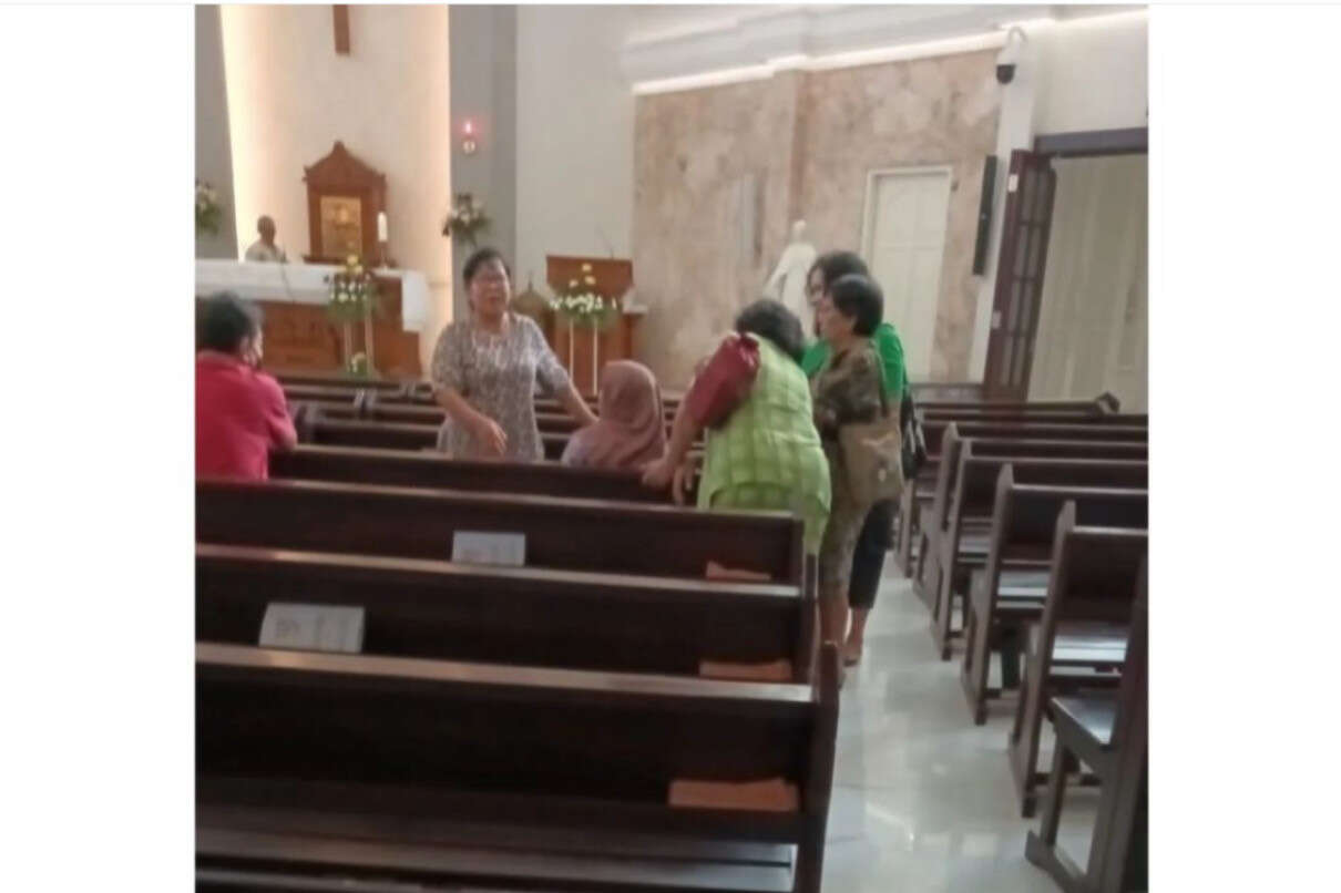 Perempuan Bercadar di Surabaya Masuk Gereja Bawa Sajam, Diduga ODGJ